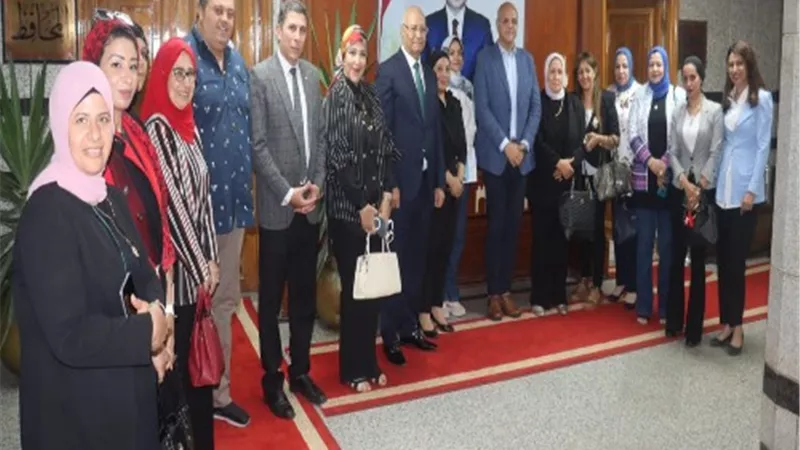 محافظ القليوبية يبحث الخطط المستقبلية لتعزيز دور المرأة في المجتمع