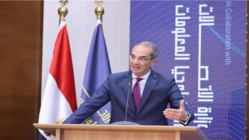 طلعت يستعرض إجمالي الحصة السوقية لصناعة المحمول في مصر