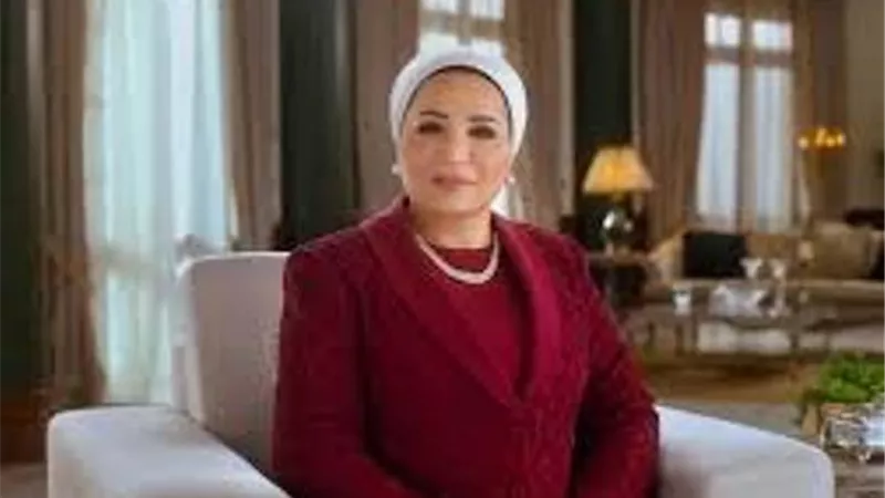 السيدة انتصار السيسى تهنئ سارة سمير ووالدتى الجندى والسيد أبطال الأولمبياد