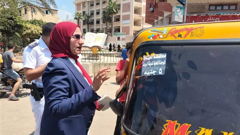 حملة على مركبات التوكتوك بمدينة الروضة بدمياط