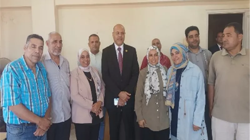 وزير العمل يتفقد 
