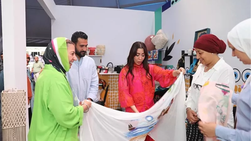 النائبة غادة علي تشيد بمنتجات معرض تنمية الأسرة بالعلمين الجديدة