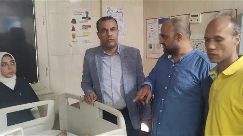 وكيل صحة البحيرة يطمئن على العمل بالمستشفى المركزى