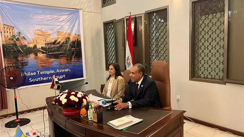 وزير الخارجية يلتقي ممثلي الجالية المصرية في رواندا
