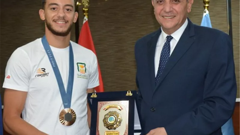 محافظ الغربية يستقبل بطل برونزية باريس 2024 محمد السيد