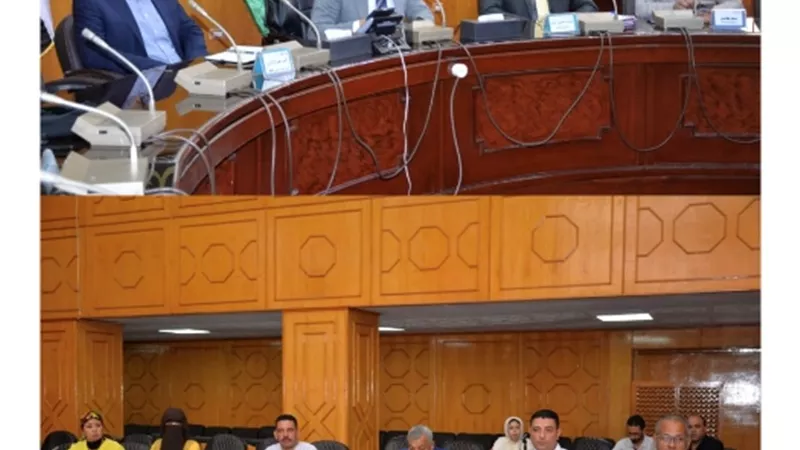 محافظ الإسماعيلية يبحث شكاوى المواطنين عن تعريفة التاكسي