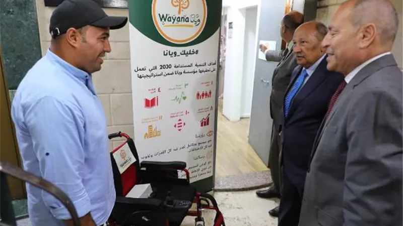محافظ القاهرة تدعم ذوى الهمم وتوزع ١١ كرسيا كهربيا متحركا