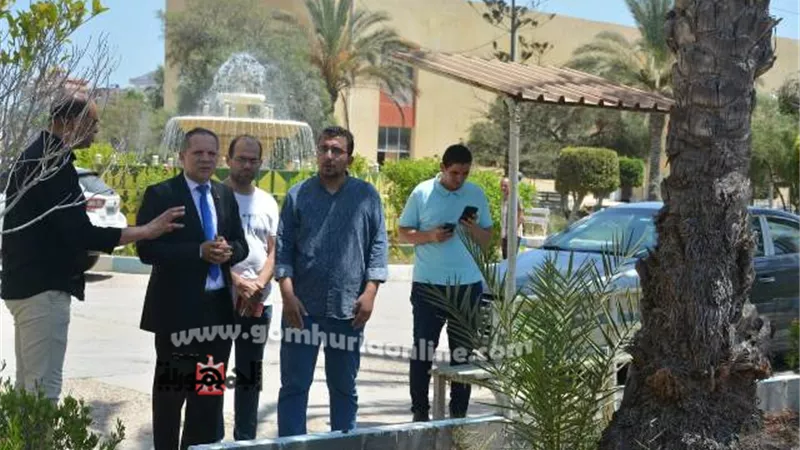 رئيس جامعة دمياط يتفقد أعمال تطوير المساحات الخضراء بكلية التربية