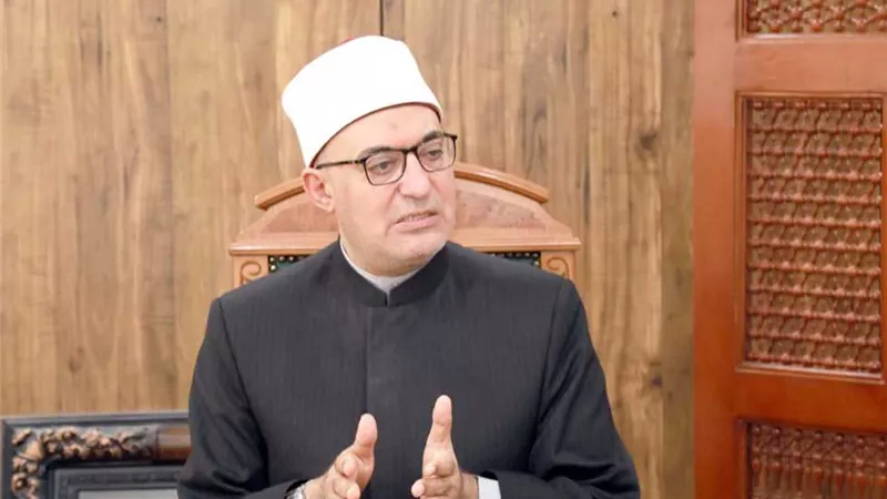 أمين الفتوى يهنئ الدكتور 