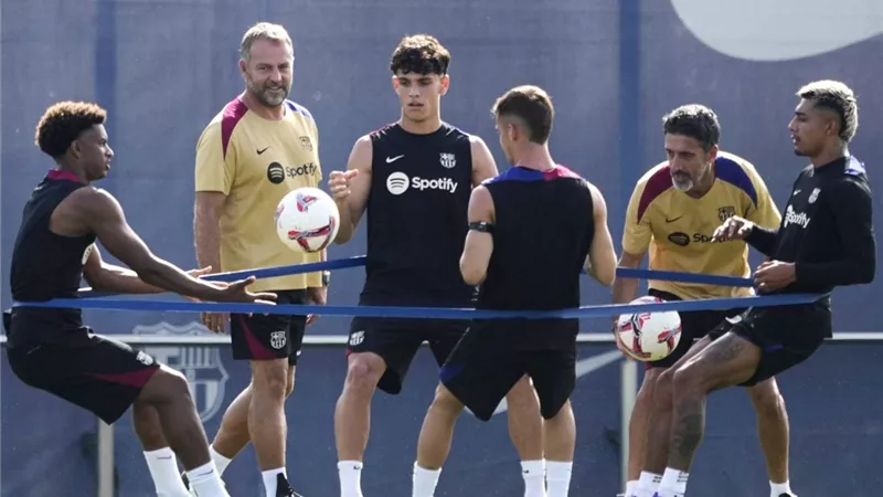 فليك يعلن قائمة برشلونة في كأس خوان جامبر