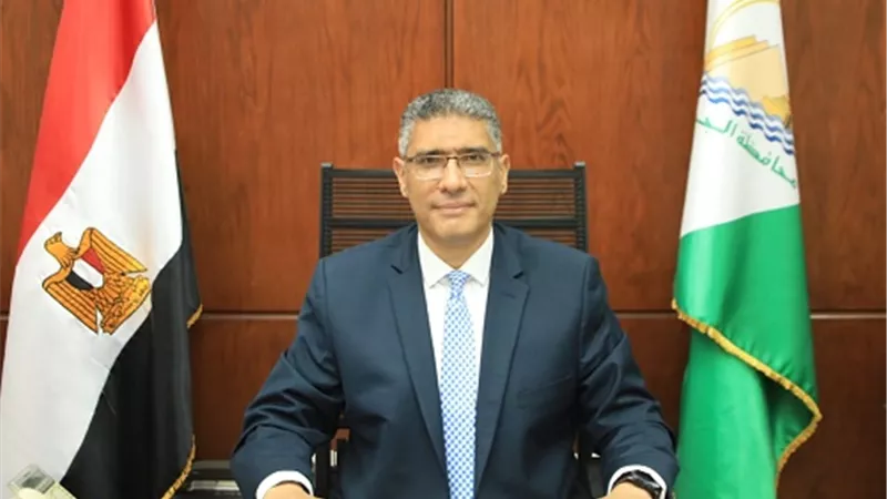 محافظ الجيزة يعتمد حركة ترقيات لـ ٣٢٩ موظفا