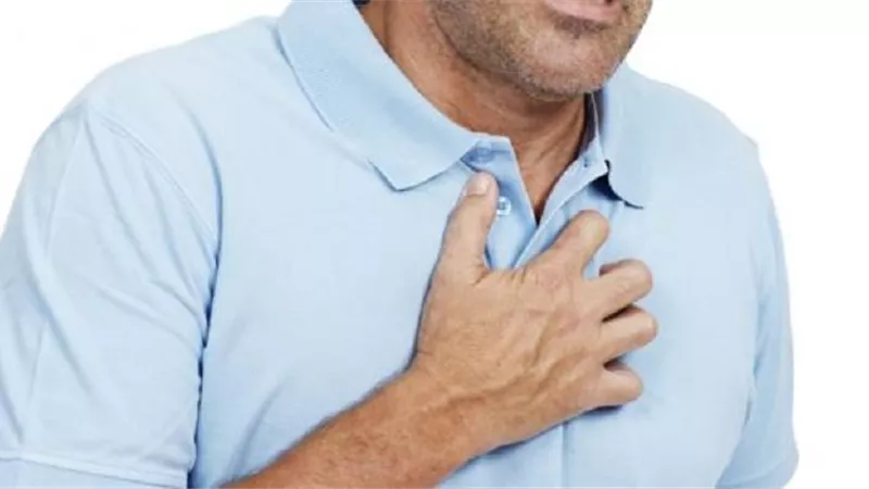 طبيب: اضطرابات القلق والتوتر قد تسبب نغزات في القلب