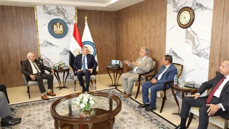 وزير البترول يستقبل وفدا من أعضاء لجنة الطاقة بمجلس الشيوخ