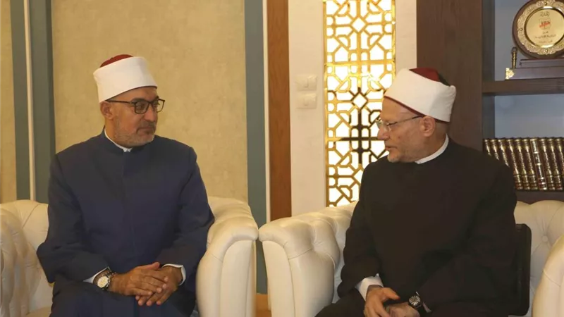 د.شوقي علام: أثق باستكمال المفتي الجديد الريادة الإفتائية