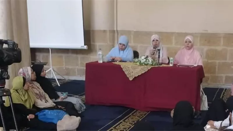 الجامع الأزهر يضرب أمثلة للقدوات الصابرات بملتقاه الأسبوعي