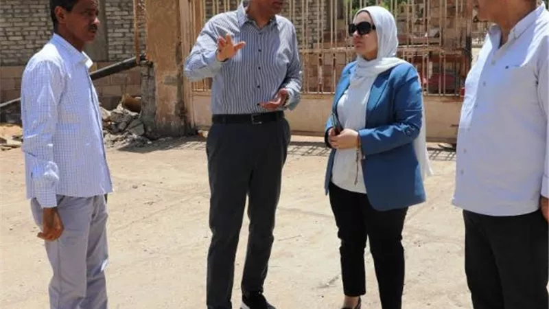 محافظ أسوان يتفقد مشروعات المسار السياحى