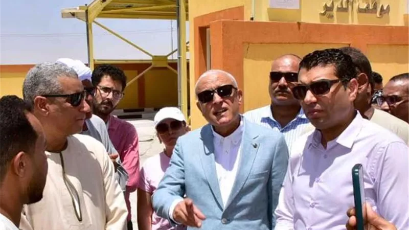 مجمع الصناعات الحرفية والخدمات الصناعية فى جولة محافظ الأقصر