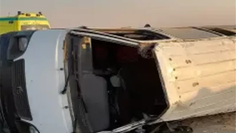إصابة 12 فى انقلاب ميكروباص بطريق أسيوط الصحراوى الغربى