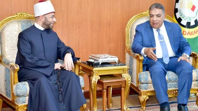 محافظ الدقهلية ووزير الأوقاف يفتتحان مسجد الربيع بجامعة الأزهر
