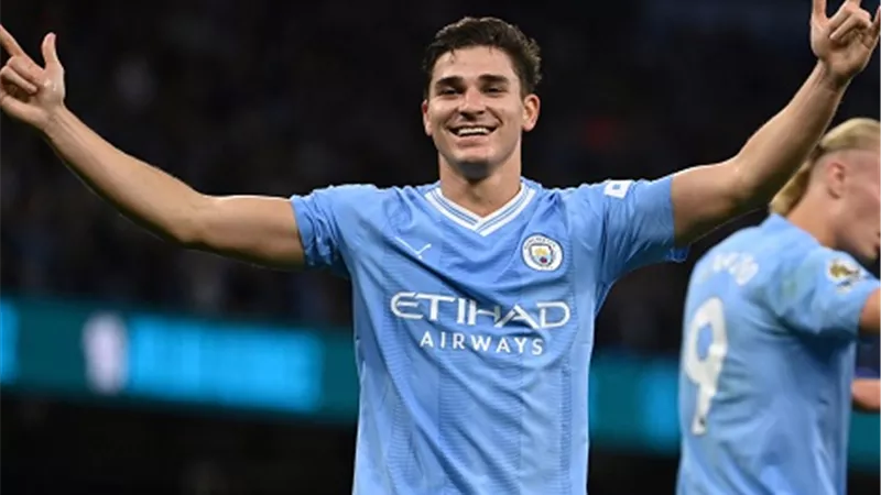 رسميا .. أتلتيكو مدريد يعلن ضم الأرجنتينى ألفاريز من مانشستر سيتى