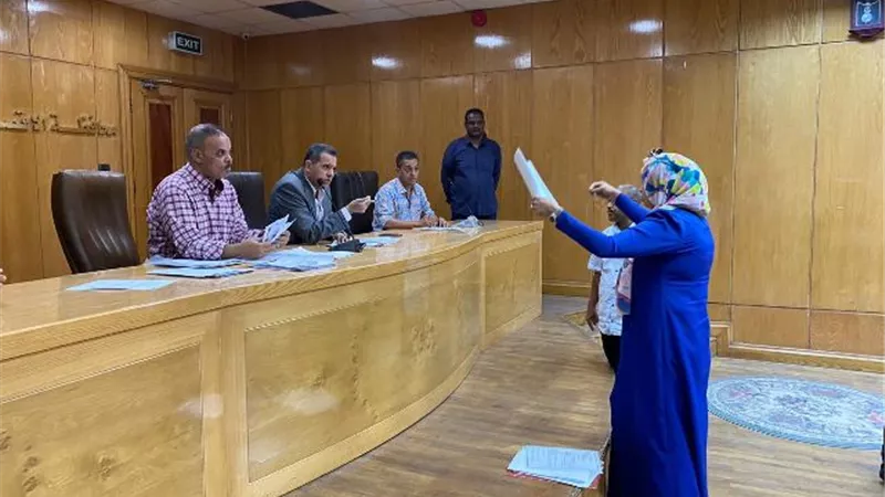 حل عدد من مشكلات المواطنين فى اليوم المفتوح بالأقصر