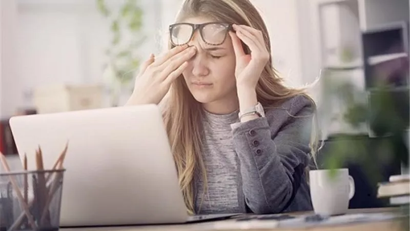 التلوث الرقمي .. 5 أسباب قد لا تنتبه لها تؤدي إلى ضعف الرؤية