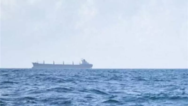 الإبلاغ عن انفجارين قرب السواحل اليمنية