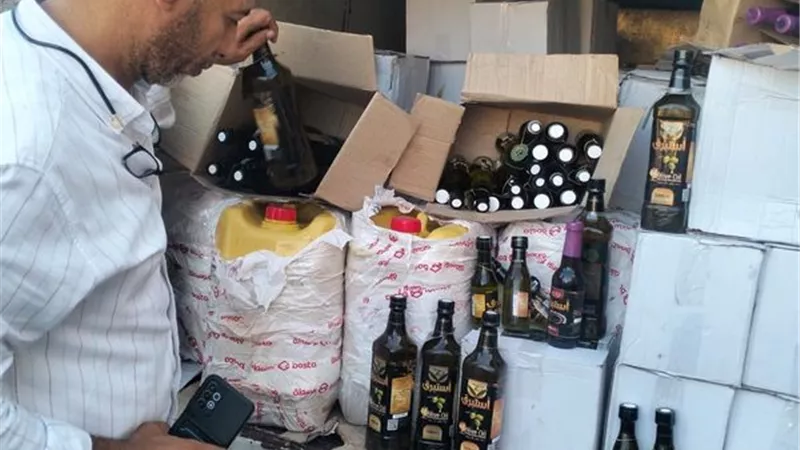 ضبط٢٠٠٠ لتر من الزيوت مجهولة المصدر قبل تداولها في الأسواق بمطروح