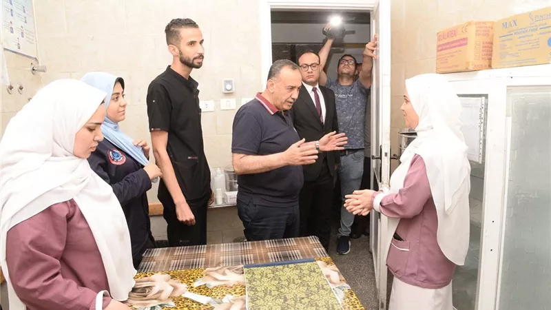 محافظ أسيوط يتفقد مستشفي الشاملةوالإيمان العام لمتابعة سير العمل