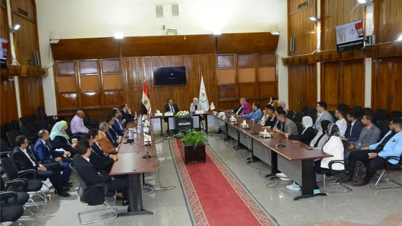 جامعة أسيوط تنظم زيارة لطلابها إلى المركز القومي للبحوث
