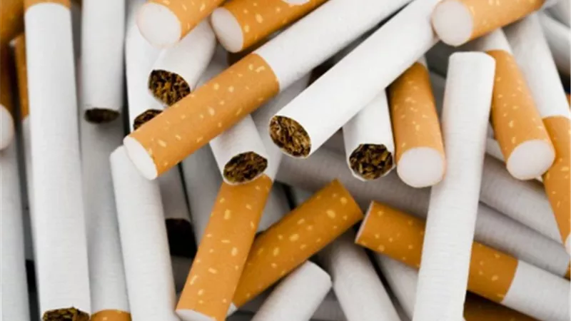 ضبط أكثر من 60 ألف عبوة سجائر بقصد حجبها عن التداول بالأسواق