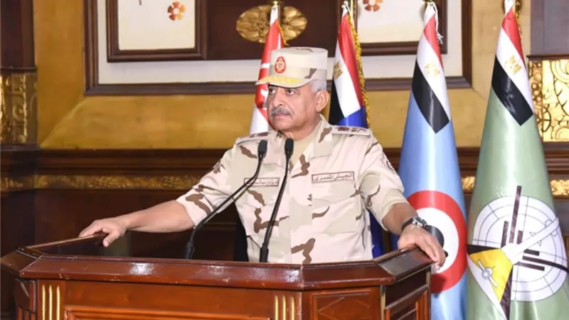 وزير الدفاع يشهد تنفيذ مشروع مراكز القيادة التعبوى للجيش الثانى الميدانى