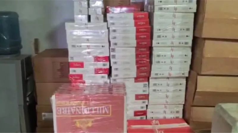ضبط شاب بـ60 ألف علبة سجائر في دمياط
