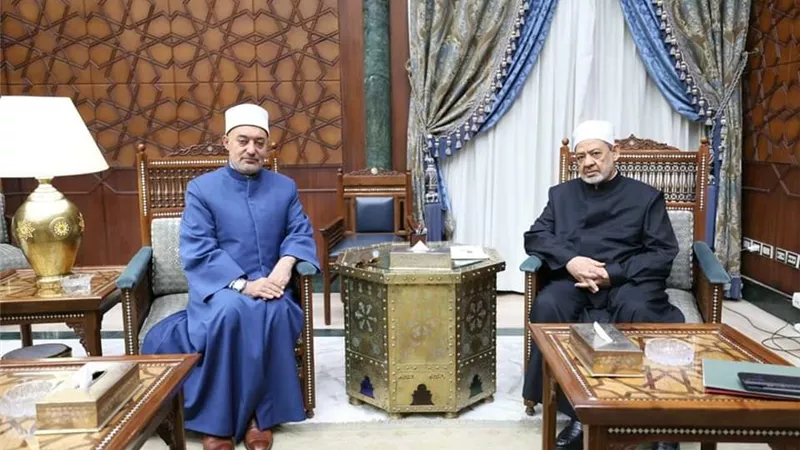 نعم الأب وخير معلم.. مفتي الجمهورية يوجه برسالة للإمام الطيب شيخ الأزهر