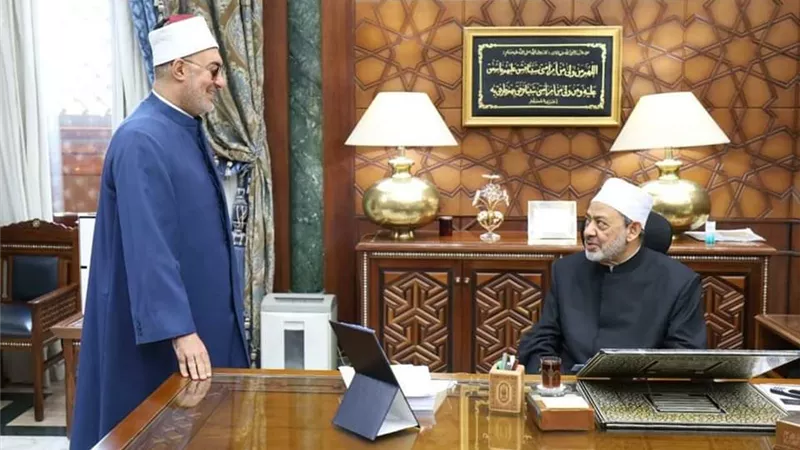 المفتي لشيخ الأزهر: أعدكم أن تعمل الإفتاء تحت راية الأزهر والالتزام بالمنهج الوسطي