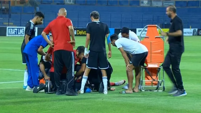 طبيب بلدية المحلة: ما حدث لـ ماجد هاني هو إغماء مُفاجئ وتم اسعافه