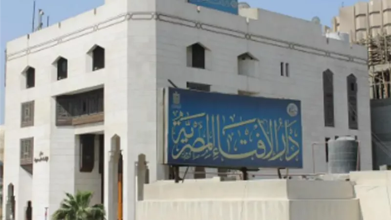 حكم قراءة القرآن في المآتم وسرادقات العزاء؟