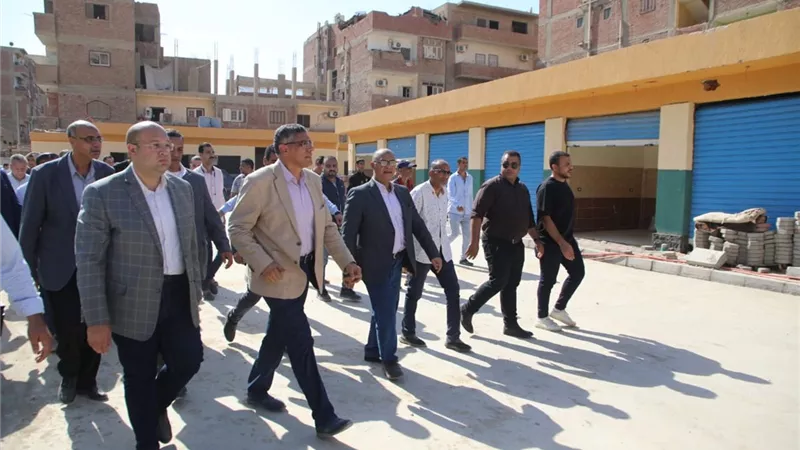 محافظ الجيزة يتفقد سوق الصف الحضاري في مراحله النهائية