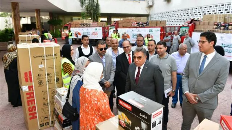 محافظ الدقهلية يسلم أجهزة منزلية وكهربائية لـ 20 عروسا