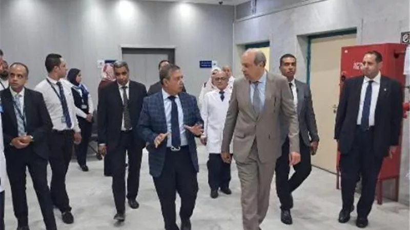 الحفني يتفقد مستشفى مصر للطيران للاطمئنان على جودة الخدمات