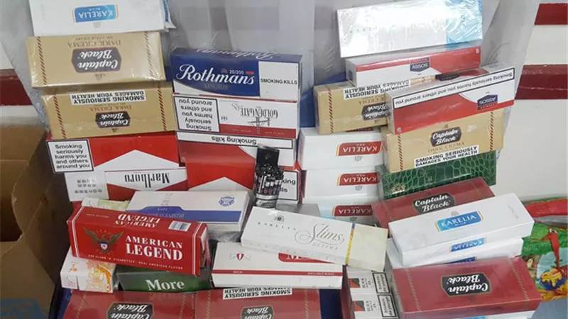 ضبط شاب بـ100 ألف علبة سجائر مجهولة في القاهرة