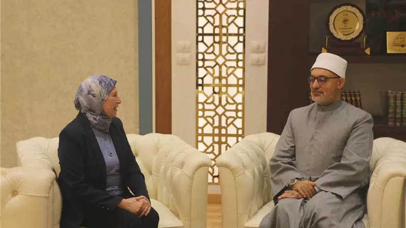المفتي يلتقي رئيسة المركز القومي للبحوث الجنائية للتهنئة بمنصبه