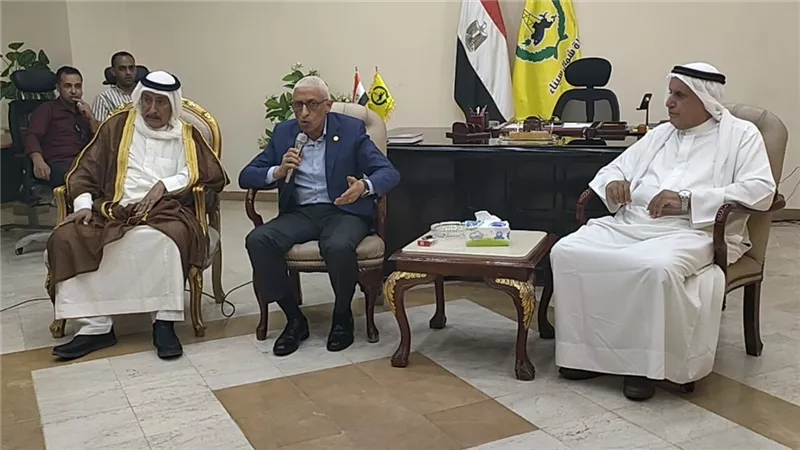 محافظ شمال سيناء يلتقي مشايخ وعواقل رفح