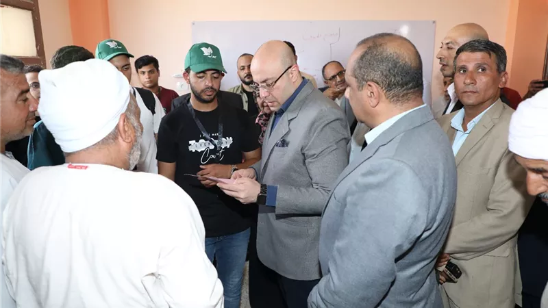 غنيم يفتتح قافلة تنموية شاملة لكلية طب عين شمس بمركز الواسطى