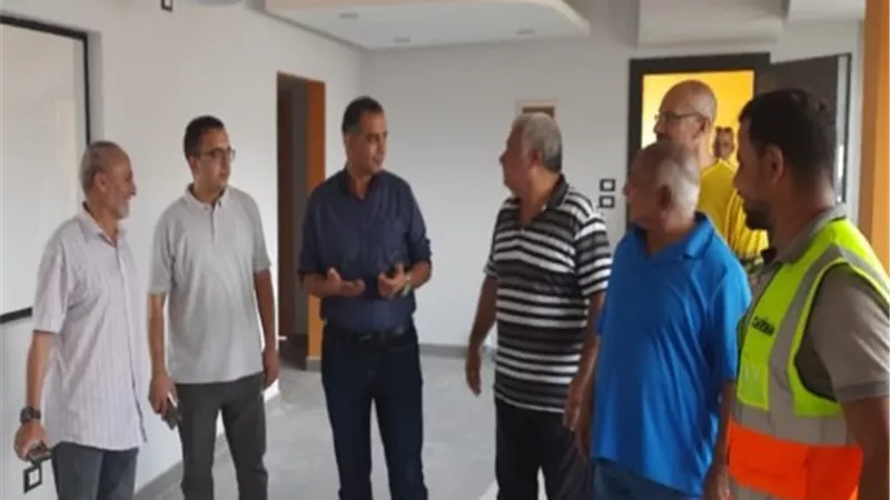مدير الرياضة بالقليوبية يتفقد تنفيذ معمل الابتكار بمركز شباب المنشية ببنها