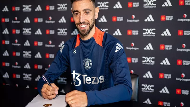 برونو فيرنانديز مع مانشستر يونايتد حتى 2027