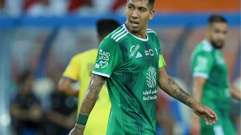 فيرمينو يقود هجوم أهلي جدة أمام الهلال بنصف نهائي كأس السوبر