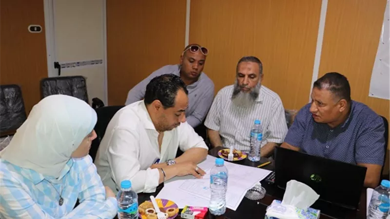 رئيس جهاز مدينة 6 أكتوبر يتابع الأعمال الجارية بـ الحزام الأخضر