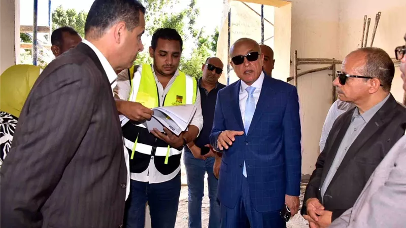 محافظ الأقصر يتفقد أعمال إنشاء المبنى الجديد لمديرية التربية والتعليم