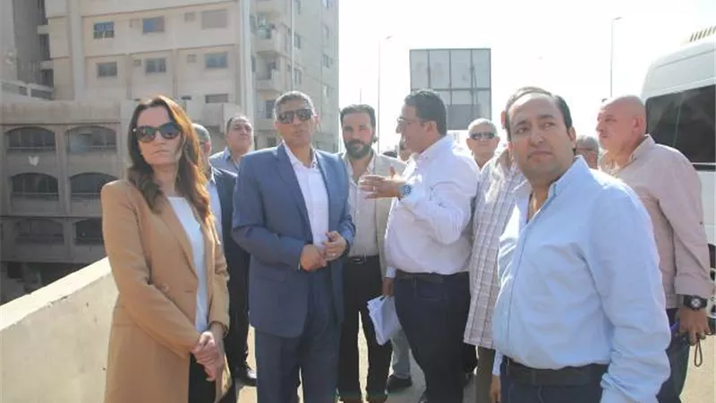 محافظ الجيزة يتفقد أعمال دهان العقارات المطلة على الطريق الدائرى